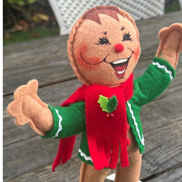 Annalee Christmas Gingerbread Man Boy Red Scarf 2011 Tag Attached Stand - Picture 3 of 8